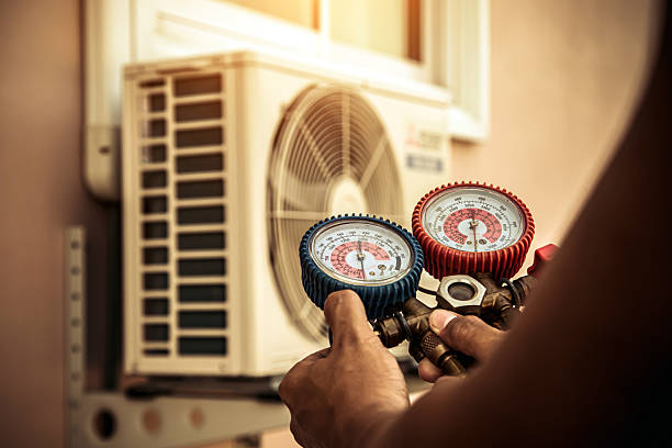 Professional Heat Pump Repair technician working in Inverness, IL
